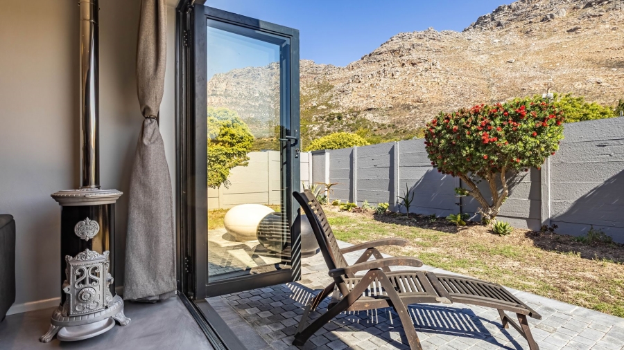 3 Bedroom Property for Sale in Lakeside Western Cape